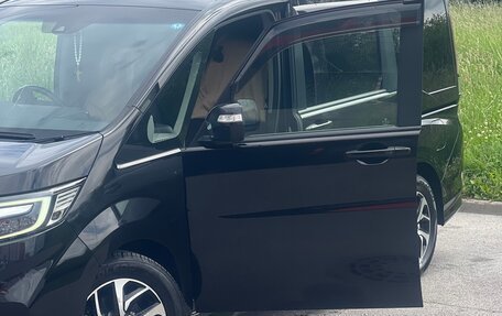 Honda Stepwgn IV, 2018 год, 2 300 000 рублей, 2 фотография