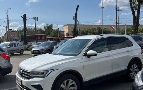 Volkswagen Tiguan II, 2021 год, 3 550 000 рублей, 2 фотография