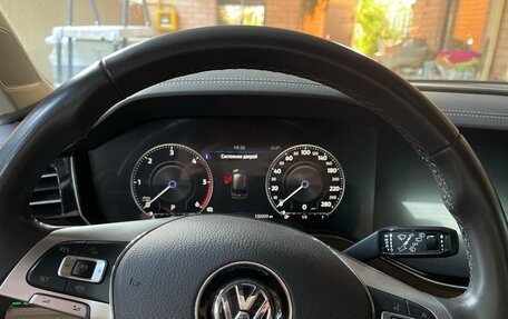 Volkswagen Touareg III, 2019 год, 4 750 000 рублей, 11 фотография