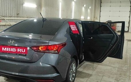 Hyundai Solaris II рестайлинг, 2021 год, 1 570 000 рублей, 4 фотография