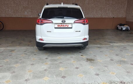 Toyota RAV4, 2016 год, 2 000 000 рублей, 4 фотография