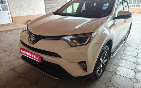 Toyota RAV4, 2016 год, 2 000 000 рублей, 2 фотография