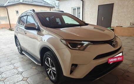 Toyota RAV4, 2016 год, 2 000 000 рублей, 3 фотография