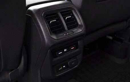 Volkswagen Tiguan II, 2020 год, 2 830 000 рублей, 19 фотография
