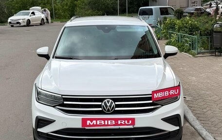 Volkswagen Tiguan II, 2021 год, 2 750 000 рублей, 3 фотография