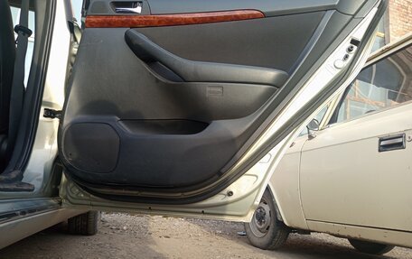 Toyota Avensis III рестайлинг, 2004 год, 650 000 рублей, 12 фотография