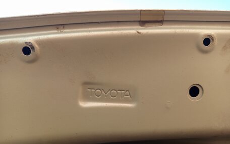 Toyota Avensis III рестайлинг, 2004 год, 650 000 рублей, 13 фотография