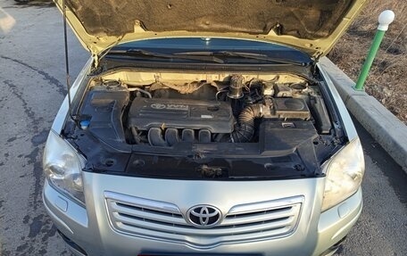Toyota Avensis III рестайлинг, 2004 год, 650 000 рублей, 8 фотография