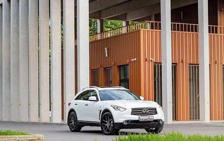 Infiniti QX70, 2016 год, 4 000 000 рублей, 13 фотография