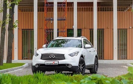 Infiniti QX70, 2016 год, 4 000 000 рублей, 12 фотография