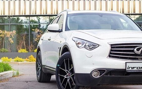 Infiniti QX70, 2016 год, 4 000 000 рублей, 14 фотография