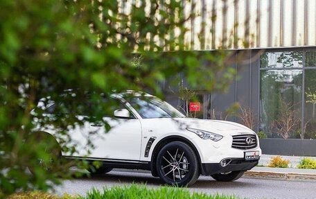 Infiniti QX70, 2016 год, 4 000 000 рублей, 15 фотография
