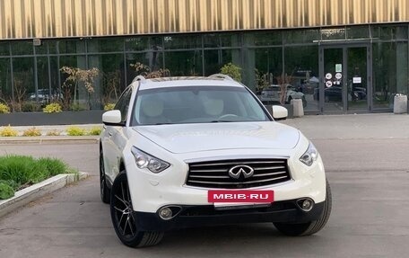 Infiniti QX70, 2016 год, 4 000 000 рублей, 21 фотография