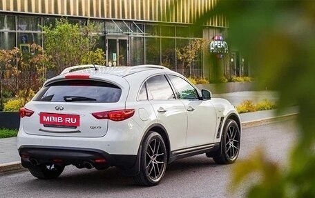 Infiniti QX70, 2016 год, 4 000 000 рублей, 18 фотография
