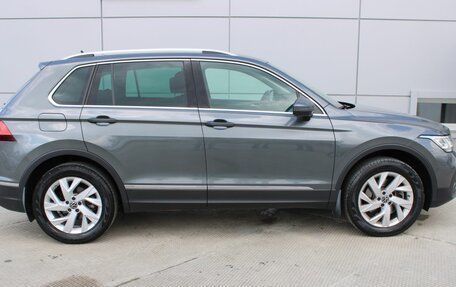 Volkswagen Tiguan II, 2021 год, 3 229 000 рублей, 5 фотография