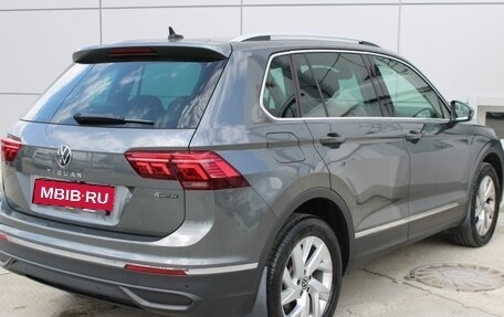 Volkswagen Tiguan II, 2021 год, 3 229 000 рублей, 6 фотография