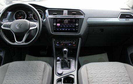Volkswagen Tiguan II, 2021 год, 3 229 000 рублей, 19 фотография