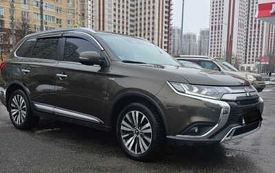 Mitsubishi Outlander III рестайлинг 3, 2021 год, 3 900 000 рублей, 1 фотография