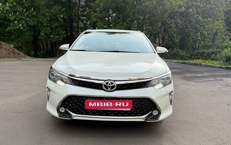 Toyota Camry, 2017 год, 2 630 000 рублей, 2 фотография