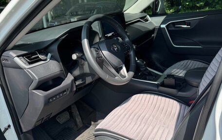 Toyota RAV4, 2024 год, 4 700 000 рублей, 5 фотография