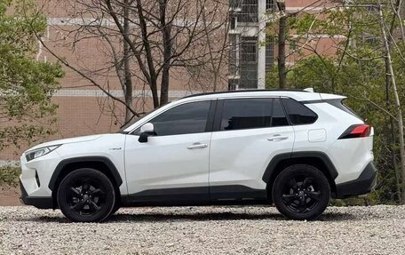 Toyota RAV4, 2021 год, 3 240 000 рублей, 5 фотография
