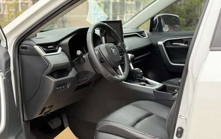 Toyota RAV4, 2021 год, 3 240 000 рублей, 9 фотография
