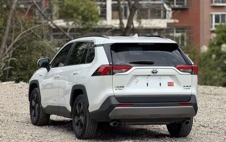 Toyota RAV4, 2021 год, 3 240 000 рублей, 4 фотография