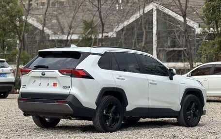 Toyota RAV4, 2021 год, 3 240 000 рублей, 7 фотография