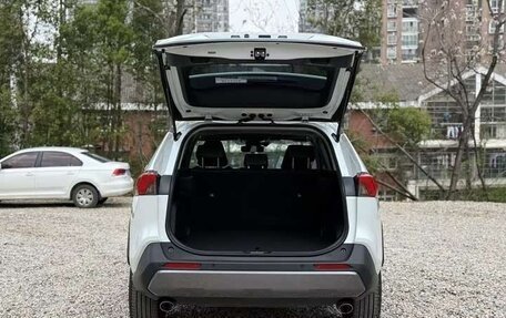 Toyota RAV4, 2021 год, 3 240 000 рублей, 8 фотография
