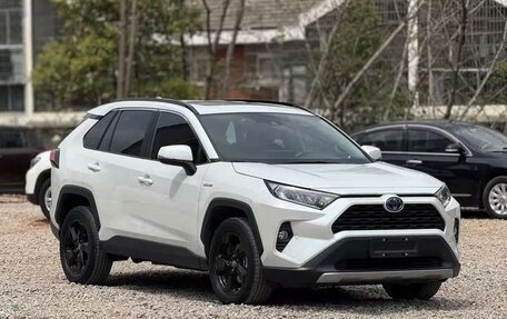 Toyota RAV4, 2021 год, 3 240 000 рублей, 3 фотография
