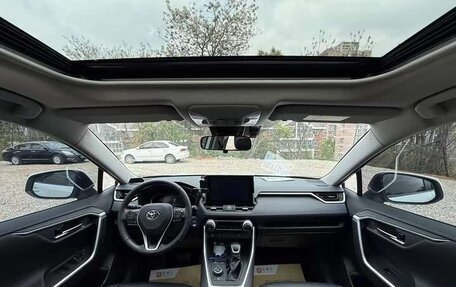 Toyota RAV4, 2021 год, 3 240 000 рублей, 10 фотография
