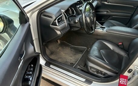 Toyota Camry, 2019 год, 2 800 000 рублей, 15 фотография