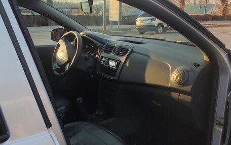 Renault Logan II, 2015 год, 700 000 рублей, 7 фотография