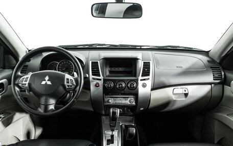 Mitsubishi Pajero Sport II рестайлинг, 2011 год, 1 299 777 рублей, 13 фотография