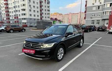 Volkswagen Tiguan II, 2021 год, 3 230 000 рублей, 2 фотография