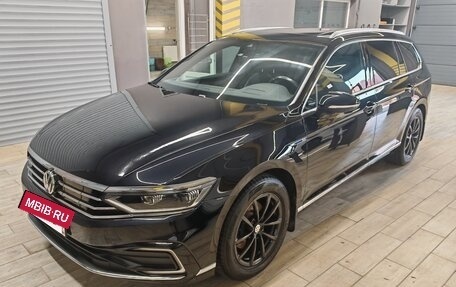 Volkswagen Passat B8 рестайлинг, 2019 год, 2 950 000 рублей, 2 фотография