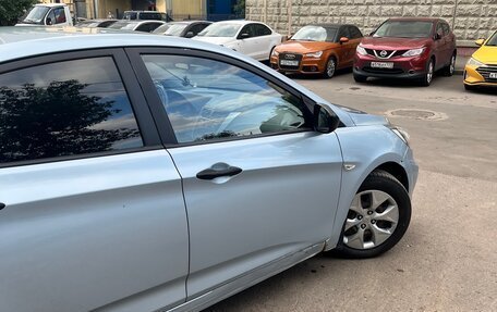 Hyundai Solaris II рестайлинг, 2011 год, 590 000 рублей, 3 фотография