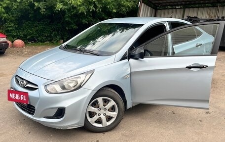 Hyundai Solaris II рестайлинг, 2011 год, 590 000 рублей, 2 фотография