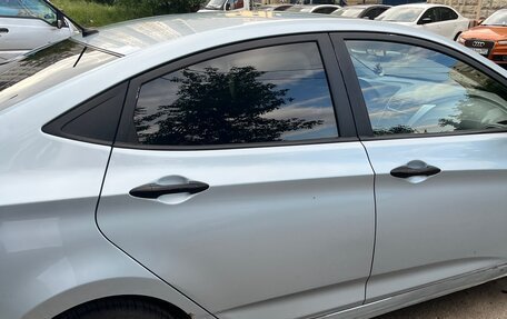 Hyundai Solaris II рестайлинг, 2011 год, 590 000 рублей, 4 фотография