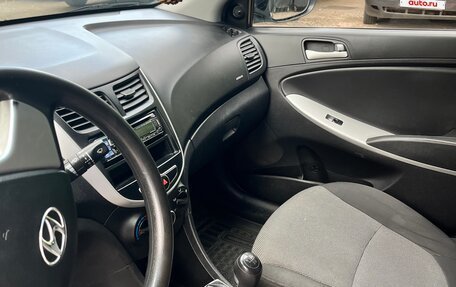 Hyundai Solaris II рестайлинг, 2011 год, 590 000 рублей, 11 фотография