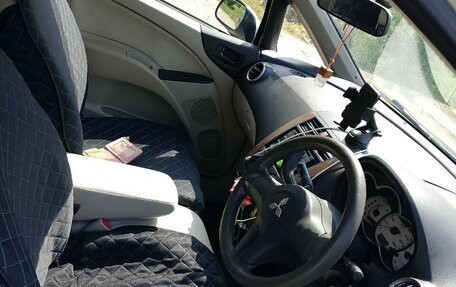 Mitsubishi Colt VI рестайлинг, 2004 год, 430 000 рублей, 4 фотография