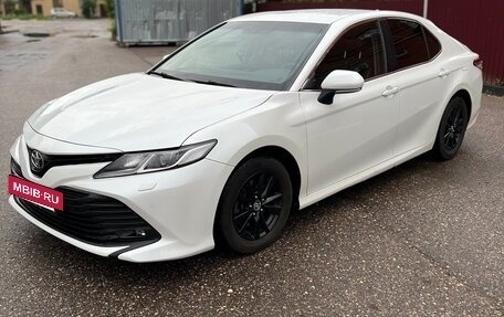 Toyota Camry, 2018 год, 2 200 000 рублей, 8 фотография