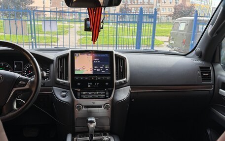 Toyota Land Cruiser 200, 2018 год, 7 700 000 рублей, 8 фотография