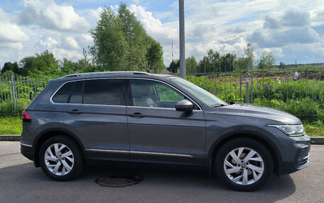 Volkswagen Tiguan II, 2021 год, 2 900 000 рублей, 3 фотография