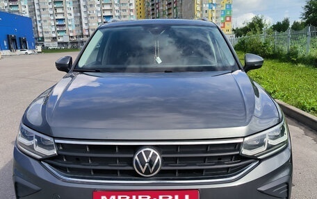 Volkswagen Tiguan II, 2021 год, 2 900 000 рублей, 2 фотография