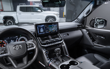 Toyota Land Cruiser, 2024 год, 11 900 000 рублей, 13 фотография