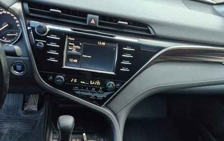 Toyota Camry, 2018 год, 2 500 000 рублей, 9 фотография