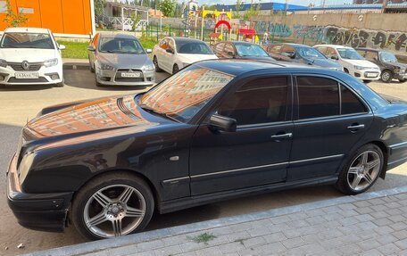 Mercedes-Benz E-Класс, 1998 год, 350 000 рублей, 2 фотография