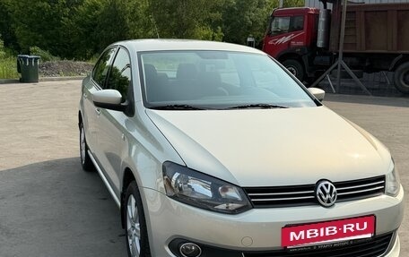 Volkswagen Polo VI (EU Market), 2011 год, 1 400 000 рублей, 23 фотография