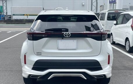 Toyota Yaris Cross, 2022 год, 1 376 000 рублей, 4 фотография
